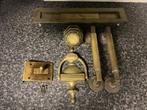 Divers oud messing deurbeslag waaronder 2x greep kerkdeuren., Ophalen of Verzenden, Gebruikt, Minder dan 50 mm, Overige typen