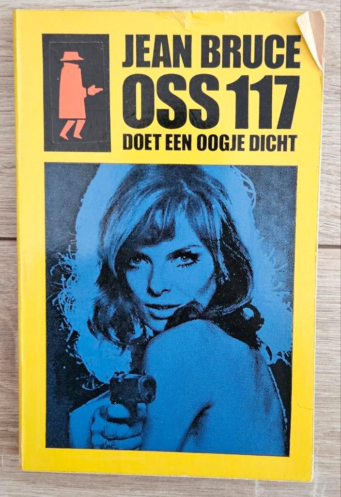 Jean Bruce - Oss 117 doet een oogje dicht, Boeken, Detectives, Gelezen, Ophalen of Verzenden