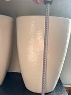 2 grote witte vazen/ bloempotten, Tuin en Terras, Bloempotten, Binnen, Zo goed als nieuw, Overige vormen, Aardewerk