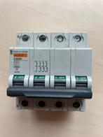 Installatieautomaat Merlin Gerin Multi9 C60N 4 polig, Doe-het-zelf en Verbouw, Elektra en Kabels, Ophalen of Verzenden, Gebruikt