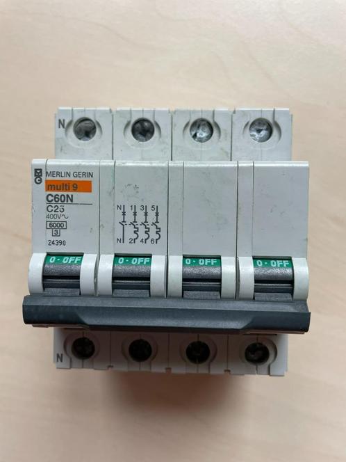 Installatieautomaat Merlin Gerin Multi9 C60N 4 polig, Doe-het-zelf en Verbouw, Elektra en Kabels, Gebruikt, Overige typen, Ophalen of Verzenden