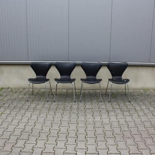 4 x 3107 Vlinderstoel ( stoffeerobjecten )  Fritz Hansen, Huis en Inrichting, Stoelen, Gebruikt, Vier, Leer, Metaal, Stof, Ophalen