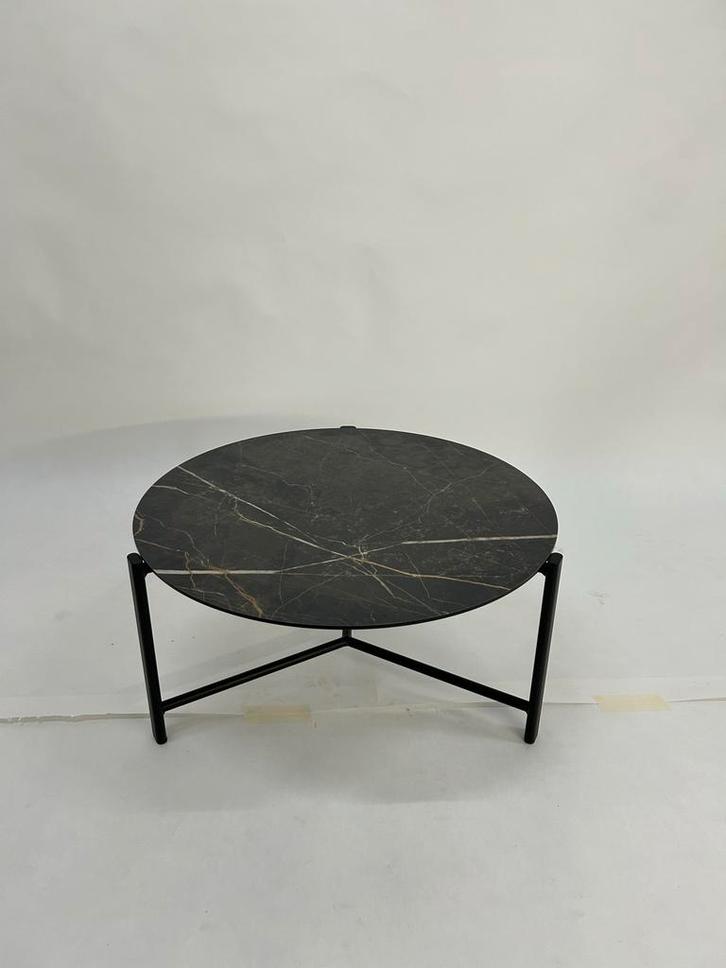 Bijzettafel, Huis en Inrichting, Tafels | Bijzettafels, Zo goed als nieuw, Rond, 45 tot 60 cm, 55 tot 75 cm, Kunststof, Ophalen