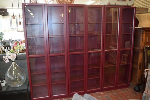 Rode vitrinekast | 3-delig | Glasdeuren, Huis en Inrichting, Kasten | Lockerkasten, Zo goed als nieuw, Ophalen