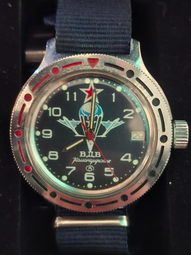 Vintage Vostok Russische militaire horloges, Verzamelen, Militaria | Algemeen, Landmacht, Embleem of Badge, Nederland, Ophalen of Verzenden