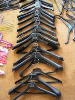 Stevige kledinghangers 10 stuks 1,50, Ophalen of Verzenden, Gebruikt, Kunststof, Volwassenen