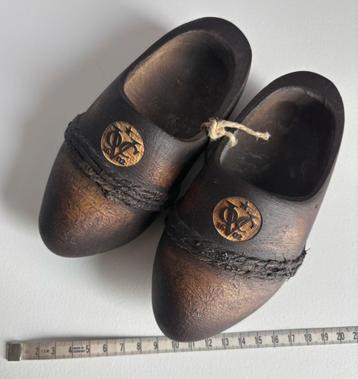 Kleine houten VOC klompjes (leuk ter decoratie) beschikbaar voor biedingen