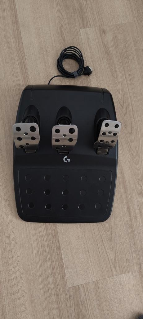 Logitech race pedalen voor de G923/G920, Spelcomputers en Games, Spelcomputers | Xbox | Accessoires, Gebruikt, Stuurtje of Sportattribuut