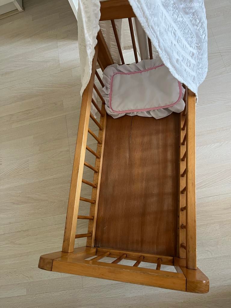 Houten Poppenbedje met Hemeltje, Ophalen of Verzenden, Gebruikt, Wieg