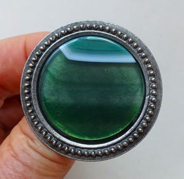 Vintage Nederlands tinnen broche: groene agaat beschikbaar voor biedingen