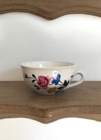 St. Amand Ceranord kop en schotel hand beschilderd, Antiek en Kunst, Antiek | Servies los, Ophalen of Verzenden