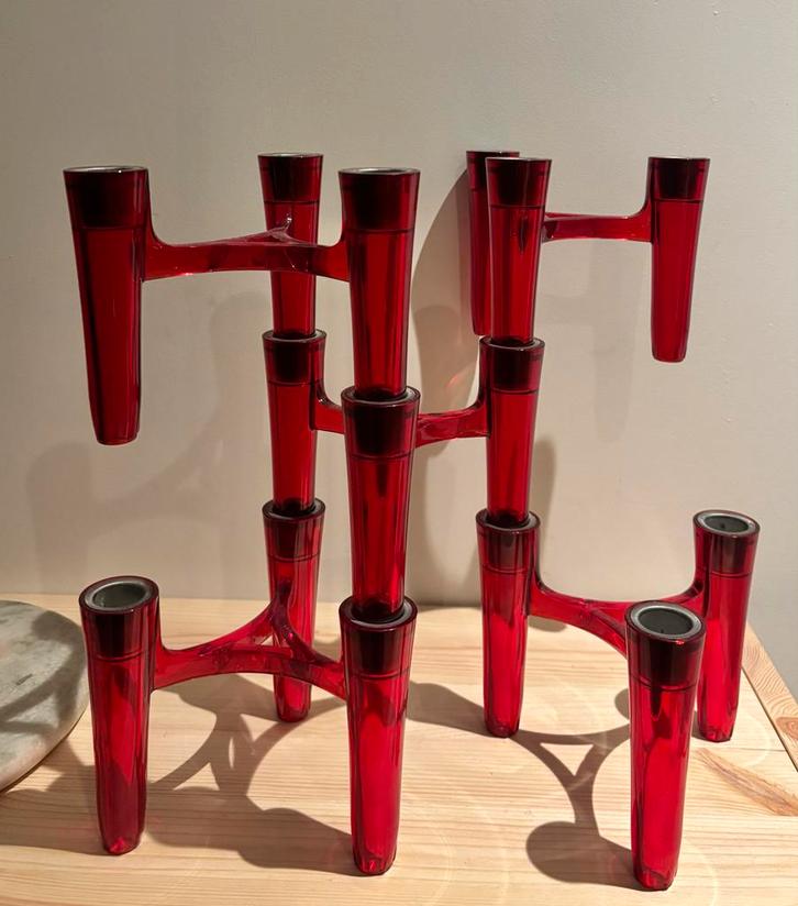 Kandelaar, Huis en Inrichting, Woonaccessoires | Kandelaars en Kaarsen, Nieuw, Kandelaar, Minder dan 25 cm, Kunststof, Rood, Ophalen of Verzenden