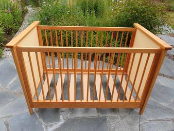 Houten ledikant + bijpassende wandkapstok - 120x60 cm beschikbaar voor biedingen