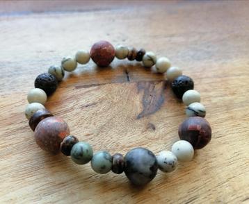 Nieuw zelfgemaakt armbandje met natuurstenen kralen beschikbaar voor biedingen