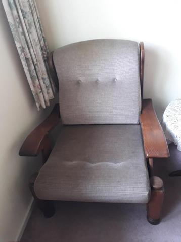 2 FAUTEUILS DONKER EIKEN MET STOFFEN BEKLEDING VINTAGE-RETRO beschikbaar voor biedingen