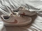 + Zo goed als nieuwe Nike witte sneakers. Maat 40., Wit, Nike, Ophalen of Verzenden, Sneakers of Gympen
