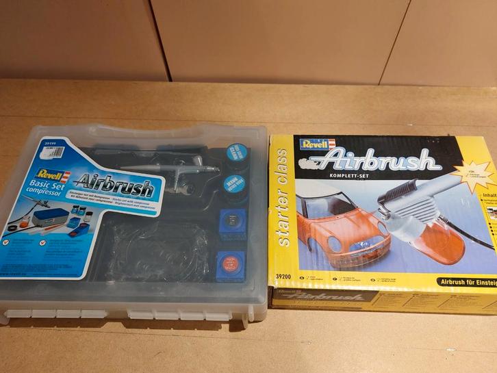2x Revell Airbrush Sets - ongebruikt ZGAN, Hobby en Vrije tijd, Modelbouw | Overige, Zo goed als nieuw, Ophalen of Verzenden