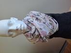 Witte sjaal met roze / paarse bloemen., Ophalen of Verzenden, Zo goed als nieuw, Sjaal