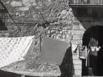 Gevel met wasgoed jaren 50/70, Verzamelen, Foto's en Prenten, Verzenden, 1940 tot 1960, Zo goed als nieuw