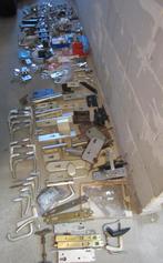 Heel Veeel Hang- en Sluitwerk = Deurbeslag = Klinken=Sloten, Ophalen, Nieuw, Chroom, Slot