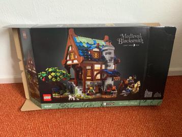 Lego doos 21325 - Middeleeuwse smid (zonder inhoud) beschikbaar voor biedingen