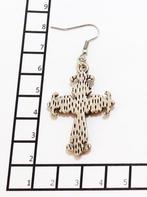 1 mooie oorbel oud zilverkleurig €5,50 incl verzendkosten, Marktplaats@koningsieraden.nl, Overige materialen, Hangers, Verzenden