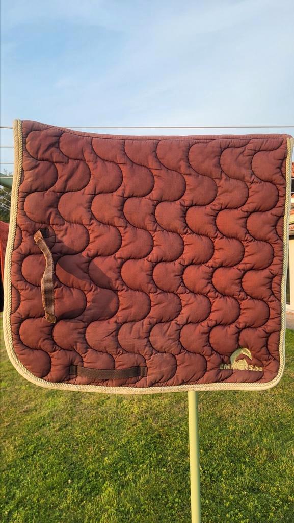 Donkerbruin zadeldekje mintgroen logo en bies. FULL DRESSUUR, Dieren en Toebehoren, Paarden en Pony's | Dekens en Dekjes, Zo goed als nieuw