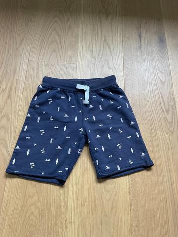 Korte broek maat 122 donker blauw beschikbaar voor biedingen