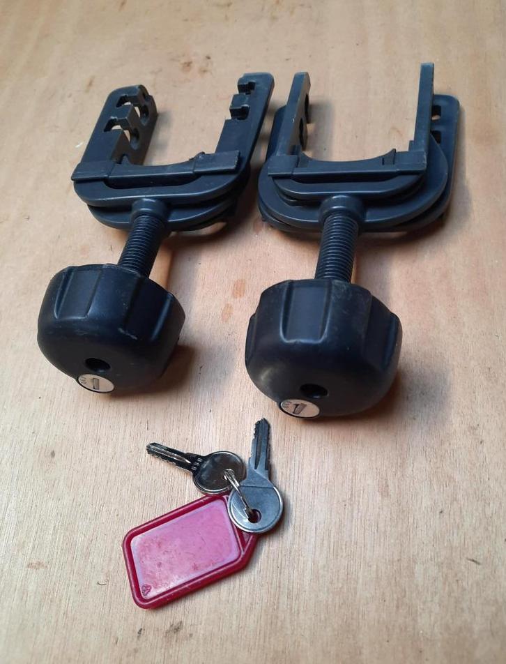 Twinny Load crank klemmen met sleutels / traper klem, Auto diversen, Fietsendragers, Zo goed als nieuw, Trekhaakdrager, 2 fietsen