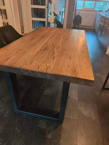 Eettafel luxe.  beschikbaar voor biedingen