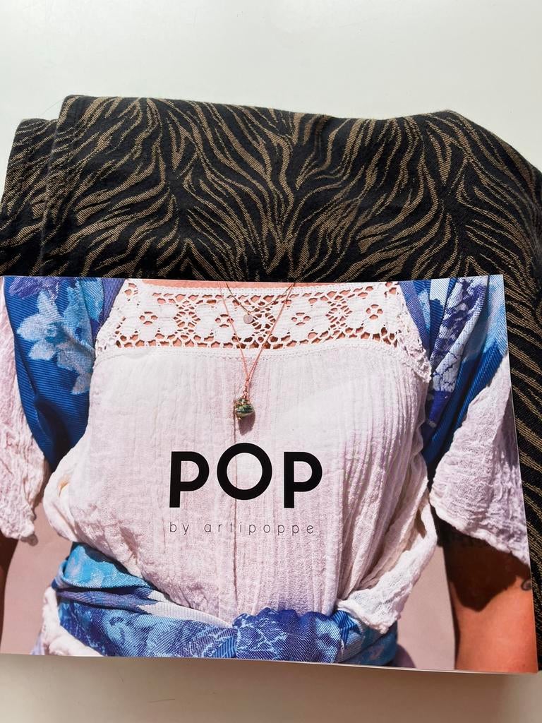 Artipoppe draagdoek - print Zebra, Kinderen en Baby's, Babydragers en Draagdoeken, Overige merken, Draagdoek, Gebruikt, Buik of Rug