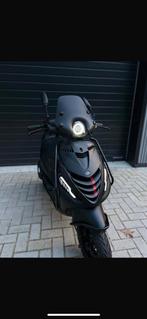 Piaggio zip FULL OPTOIN, Fietsen en Brommers, Scooters | Piaggio, Ophalen, Zo goed als nieuw, Benzine, Zip