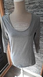 Eenvoudig grijs shirt met 3 kwart mouw. Valt als M., Maat 38/40 (M), Ophalen of Verzenden, Zo goed als nieuw, Zonder mouw