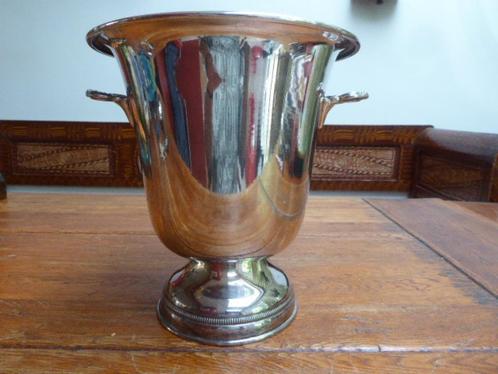 Sierlijk vormgegeven verzilverde wijn / champagnekoeler, Antiek en Kunst, Antiek | Woonaccessoires, Ophalen of Verzenden
