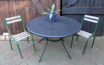 mooie ronde tuintafel beschikbaar voor biedingen