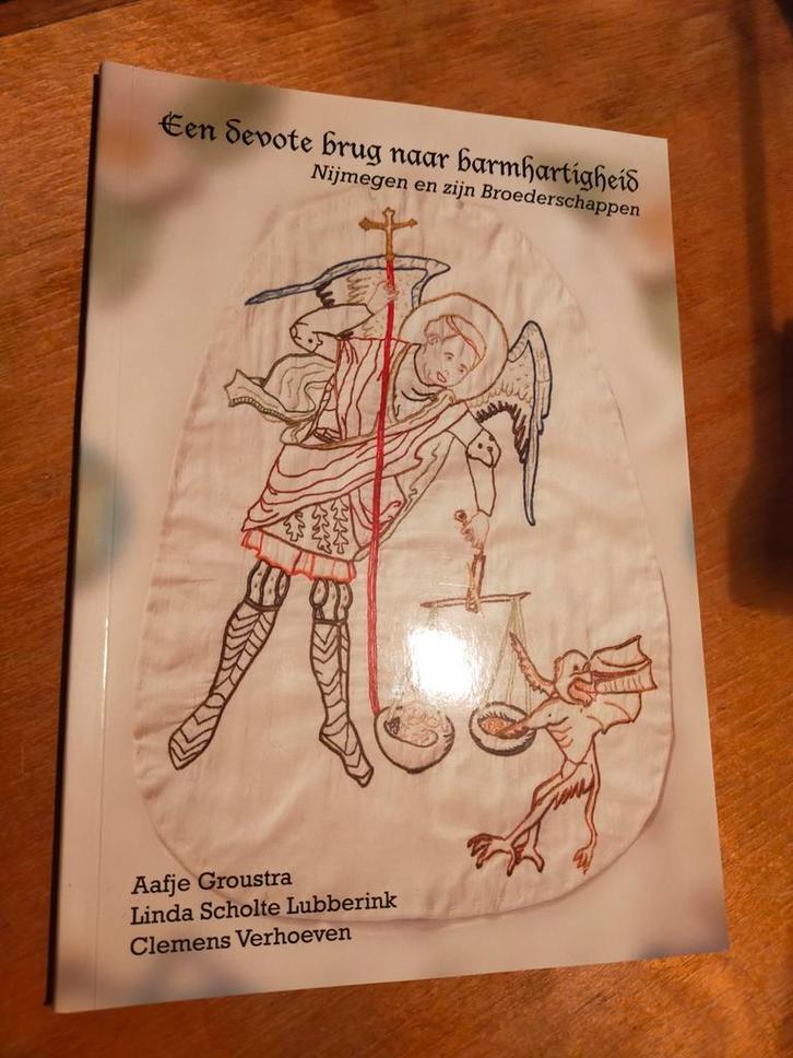 Een devote brug naar barmhartigheid : Nijmegen en zijn [..], Boeken, Geschiedenis | Stad en Regio, Nieuw, 14e eeuw of eerder, Ophalen of Verzenden