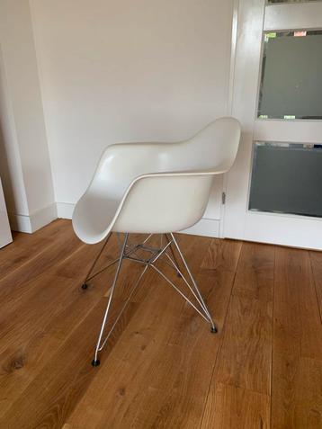 Vitra Eames stijl stoelen beschikbaar voor biedingen