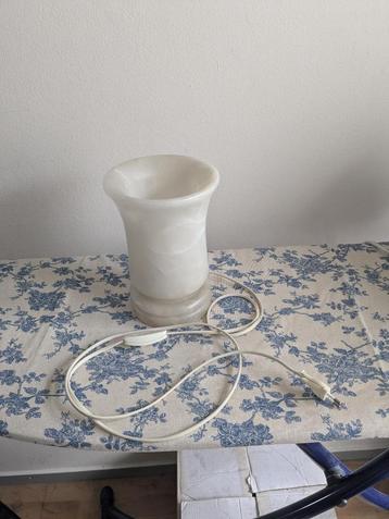Marmeren lamp beschikbaar voor biedingen