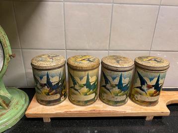 Brocante set van 4 oude emaille blikken beschikbaar voor biedingen