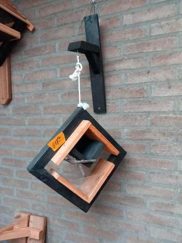 Voer kasjes vogels eekhoorns  beschikbaar voor biedingen