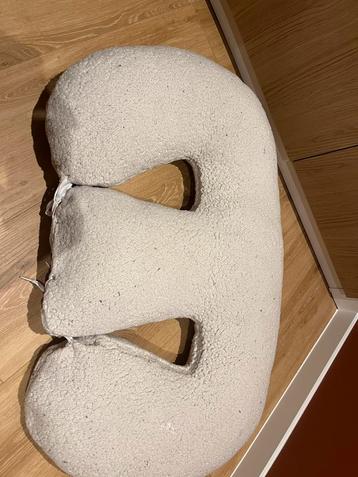 Tweeling voedingskussen met zachte hoes beschikbaar voor biedingen
