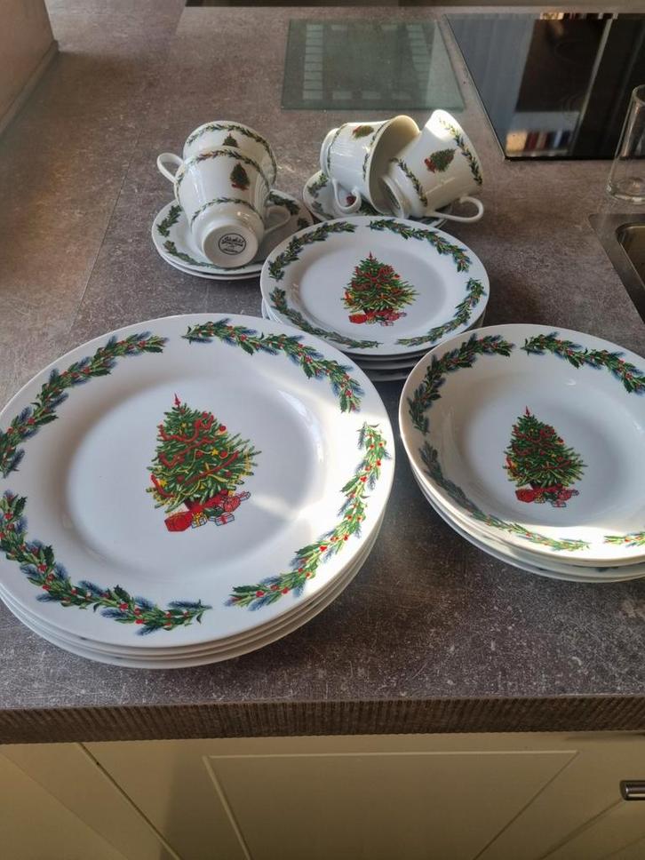 Kerstservies vierdelig compleet, Diversen, Kerst, Zo goed als nieuw, Ophalen of Verzenden