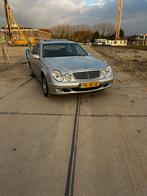 Mercedes-Benz E-Klasse 2.6 E240 Sedan 2002 Grijs, Ophalen of Verzenden, Zo goed als nieuw