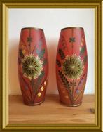 Twee oude rode beschilderde glazen vazen, Antiek en Kunst, Ophalen of Verzenden
