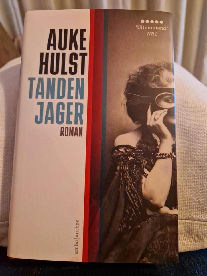 Auke Hulst - Tandenjager (Roman), Boeken, Romans, Zo goed als nieuw, Nederland, Ophalen of Verzenden