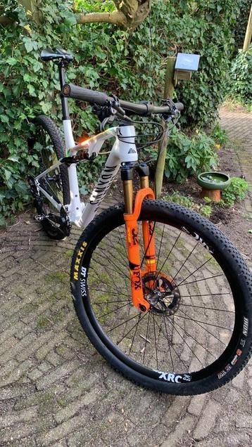 Canyon Lux SLX 9.0 maat L (nieuw frame!) beschikbaar voor biedingen