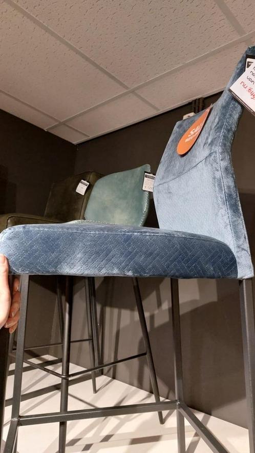 barkruk Lennox in blauwe stof van het merk nouvion, Huis en Inrichting, Barkrukken, Nieuw, 60 tot 90 cm, 1 kruk, Met voetsteun