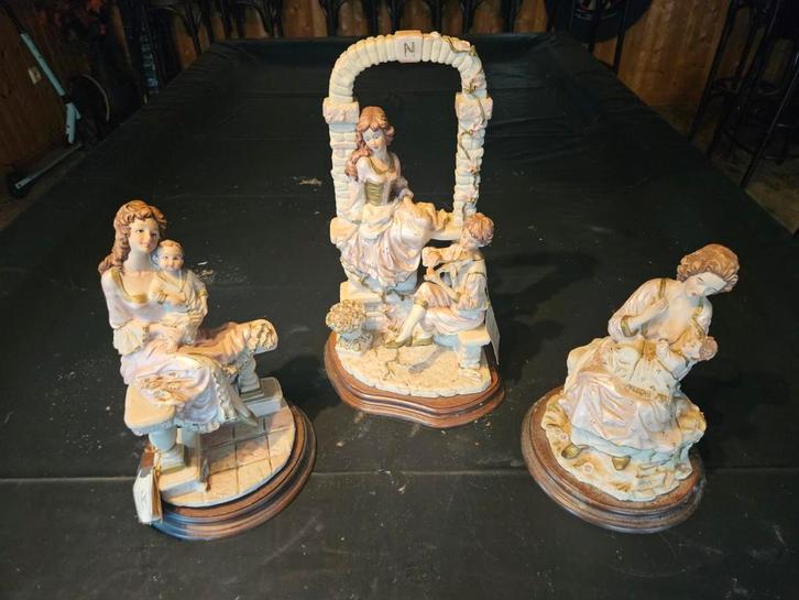 capodimonte beelden te koop
 Set van 3 Vintage Beelden, Antiek en Kunst, Kunst | Beelden en Houtsnijwerken, Ophalen of Verzenden