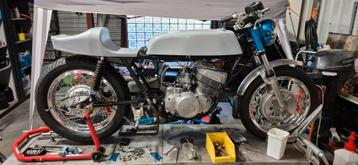 SUZUKI T500 TWEETAKT CIRCUIT MOTOR MET KENTEKEN  beschikbaar voor biedingen