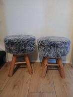 Twee mooie gestoffeerde krukjes, Ophalen of Verzenden, Zo goed als nieuw, Hout